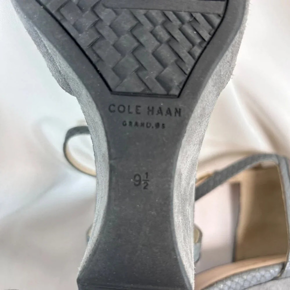 Cole Haan Grand OS Lara Size 9.5 Suede Wedge Heels Ankle Strap Snakeskin Gray - Picture 11 of 11